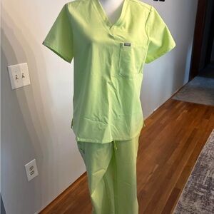 Figs Women's Scrub Set in Light Green